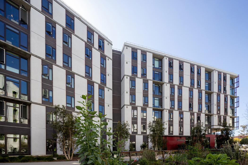 Verano 8 Graduate Student Housing in Irvine, California.