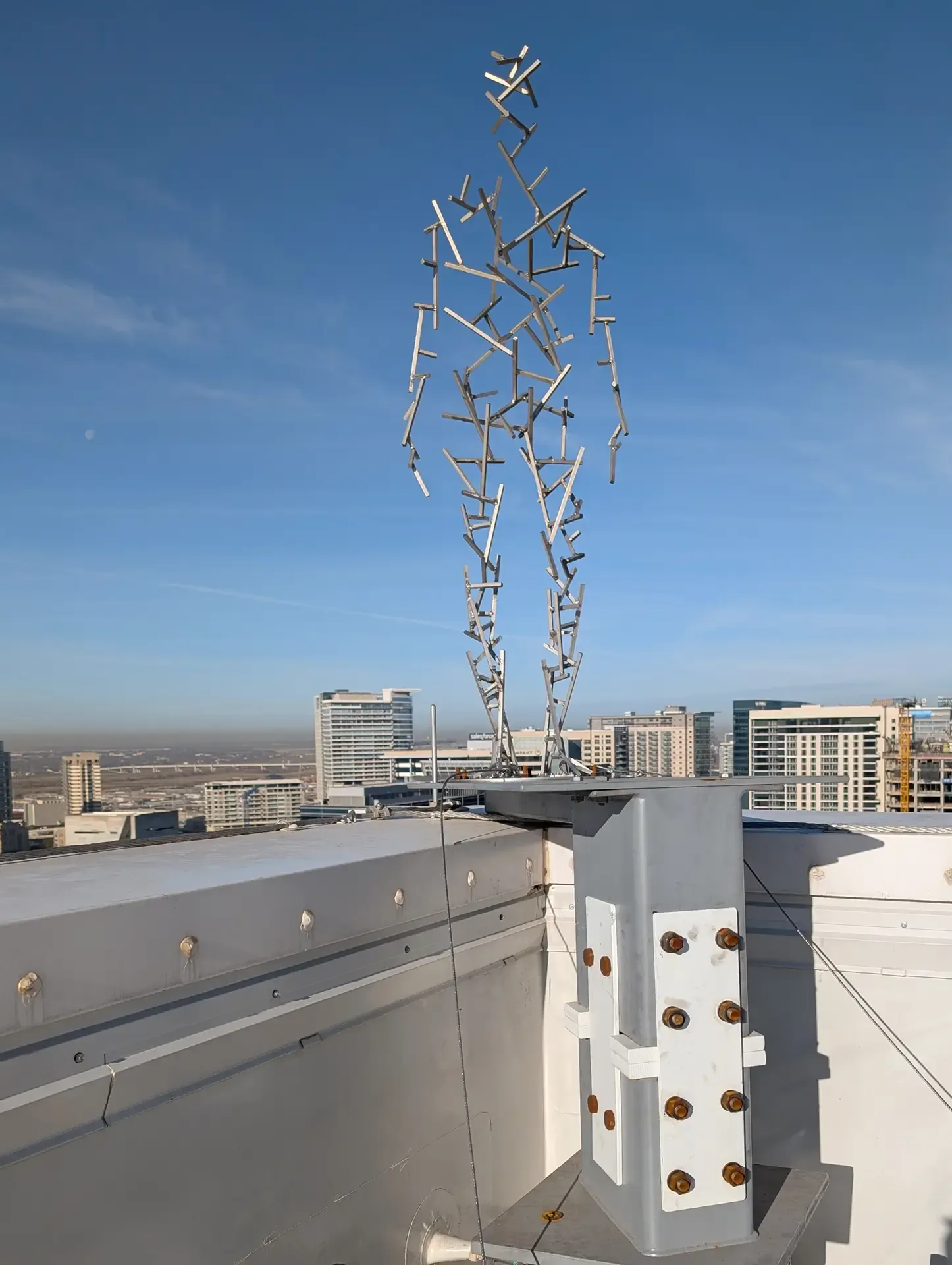 Thornton Tomasetti’s Dallas office served as structural engineer for the sculpture bases and building interfaces.