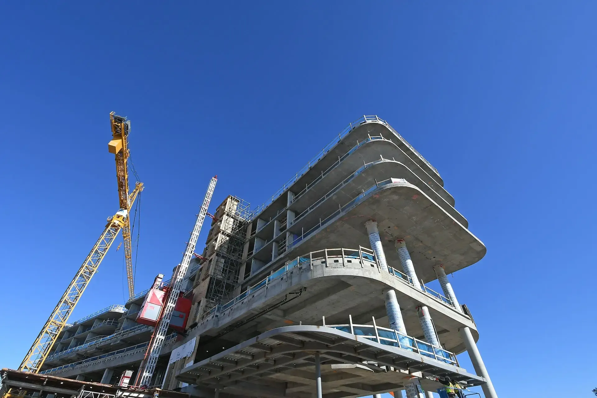The building will connect students, alumni, corporate leaders, and Kellogg faculty around the world through flexible spaces that support executive education, collaboration, and global engagement. 