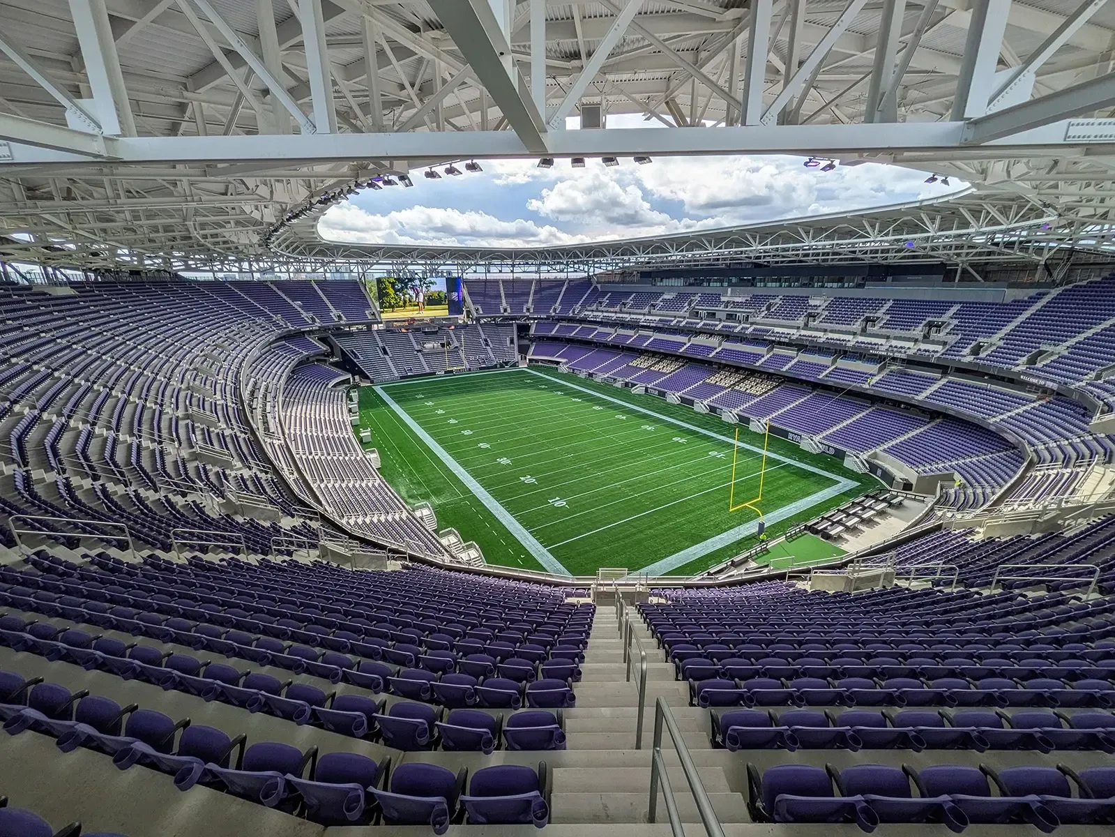 Designed by HNTB and Perkins&Will, with Thornton Tomasetti providing structural design and construction engineering services, the stadium replaces the former Ryan Field on the same historic site. 