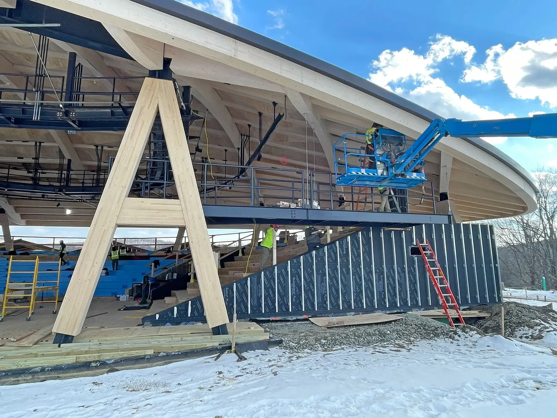Our engineers worked closely with the architect, theater consultants, and timber supplier Art Massif to design a glue-laminated wood (glulam) structure that maximized efficiency while incorporating the complex array of theater equipment and catwalks.