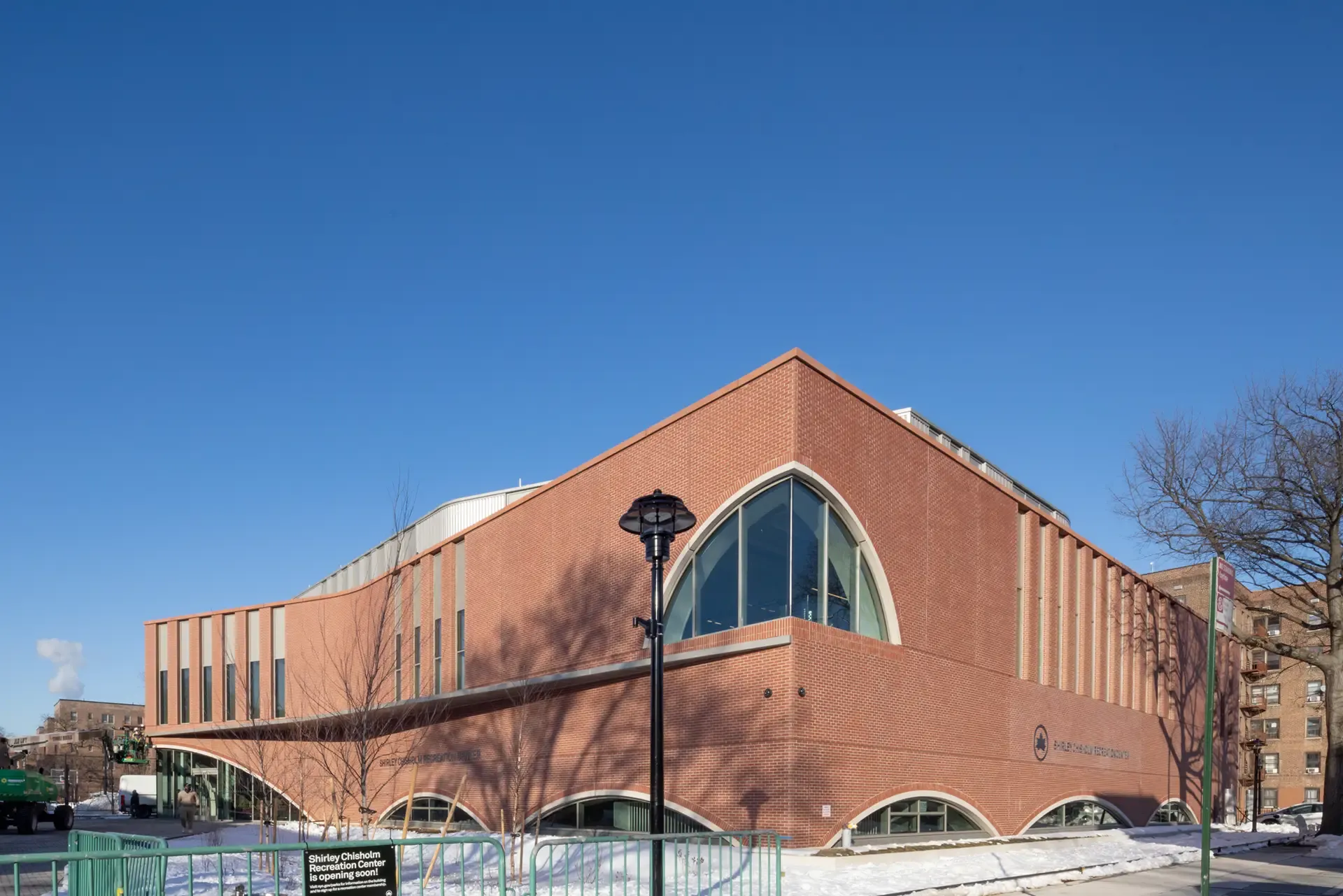The roof of the full-height natatorium, which includes landscaping and occupied areas, is supported by 75-foot-long mass timber beams. 