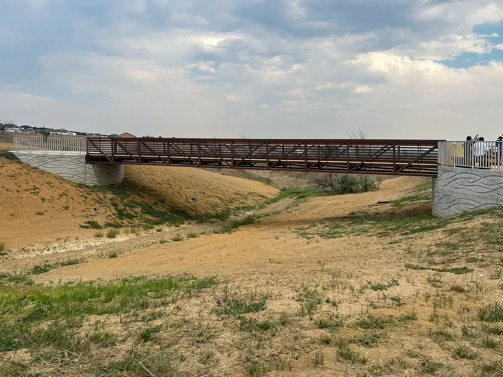 Set on a 15-acre site within the Aylor Open Lands, the dynamic structure connects indoor and outdoor spaces, with an open-air garden at its center. 