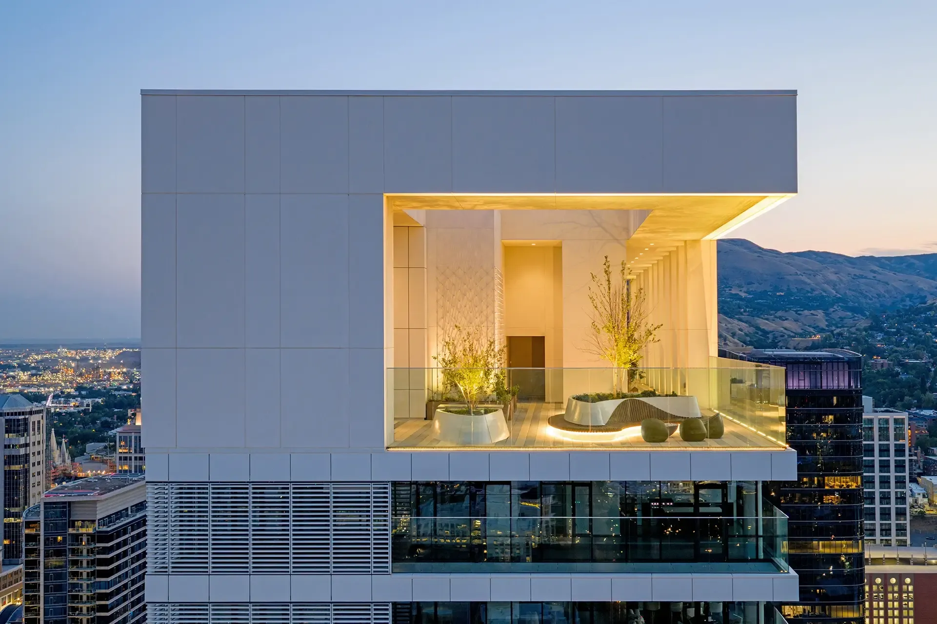 Designed by HKS, the tower responds to the region's seismic demands through its structural design. Thornton Tomasetti provided structural engineering and performance-based design services for the project. 