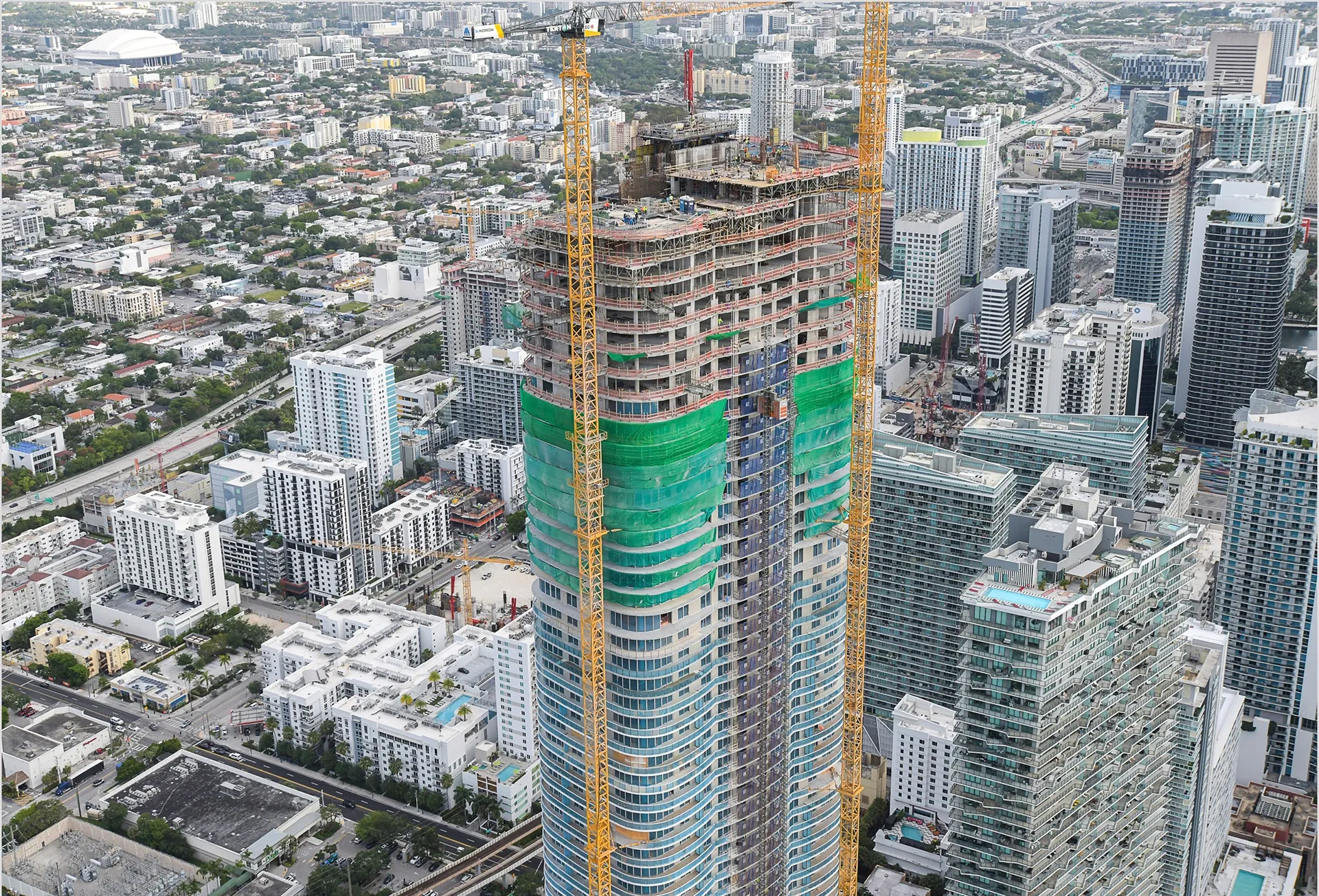 We provided structural design services to Arquitectonica for the 55, 64 and 85 story luxury three-tower development. 
