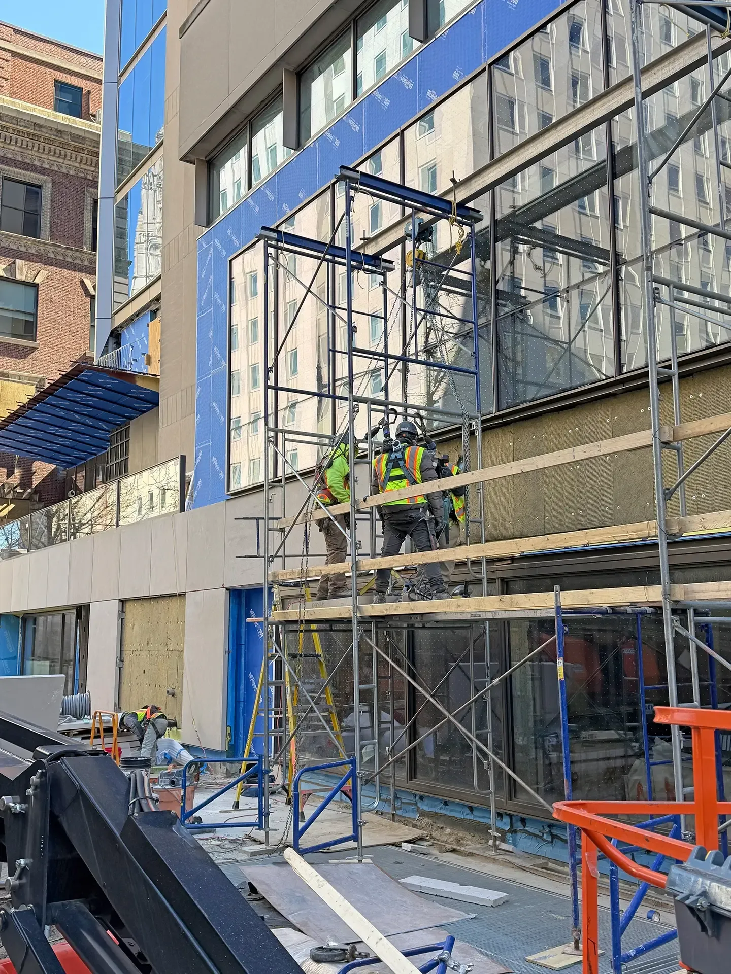 The project connects the new addition to historic Milbank Hall, brings the college’s main science departments together under one roof, and supports Barnard’s sustainability and climate commitments.